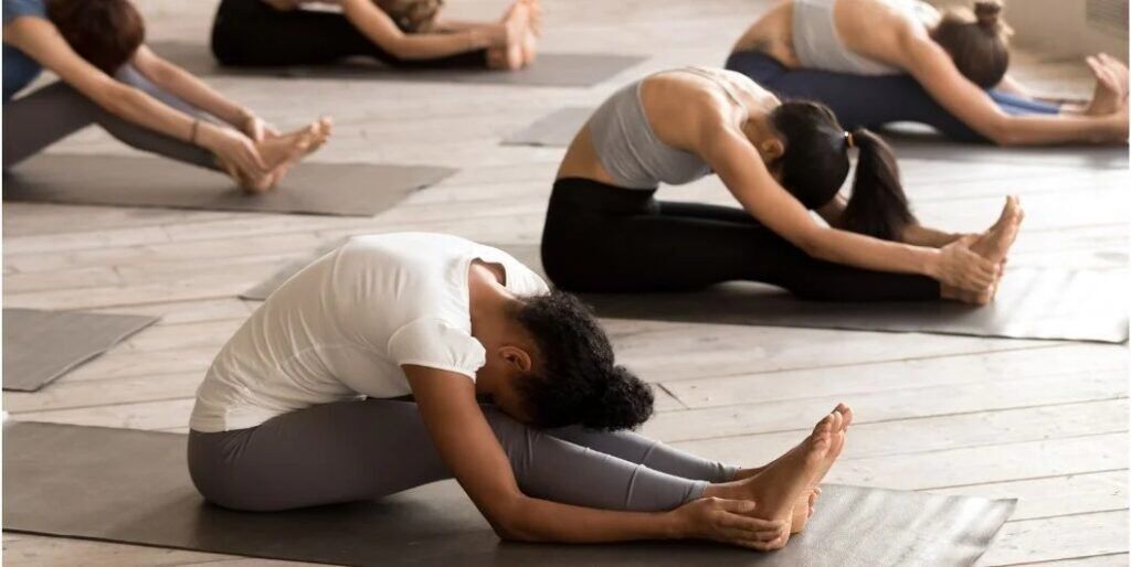 5 simple yoga poses for beginners to do every day